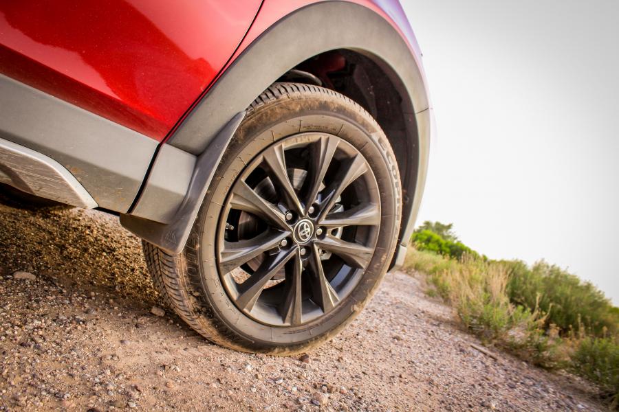 Колеса Toyota RAV4 Adventure 2017 года  (NA) (фото 11 из 21)